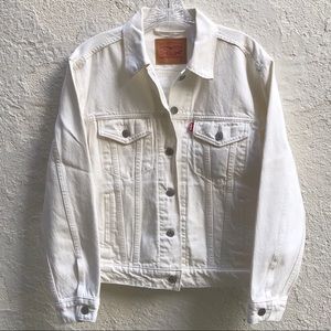 White Levi’s denim jacket
